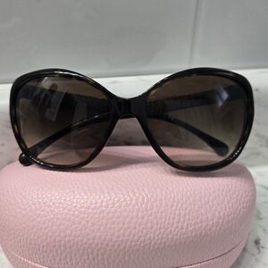 CHANEL SUNGLASSES AUTHENTIC WITH CHRYSTAL EXCELLENT CONDITION.